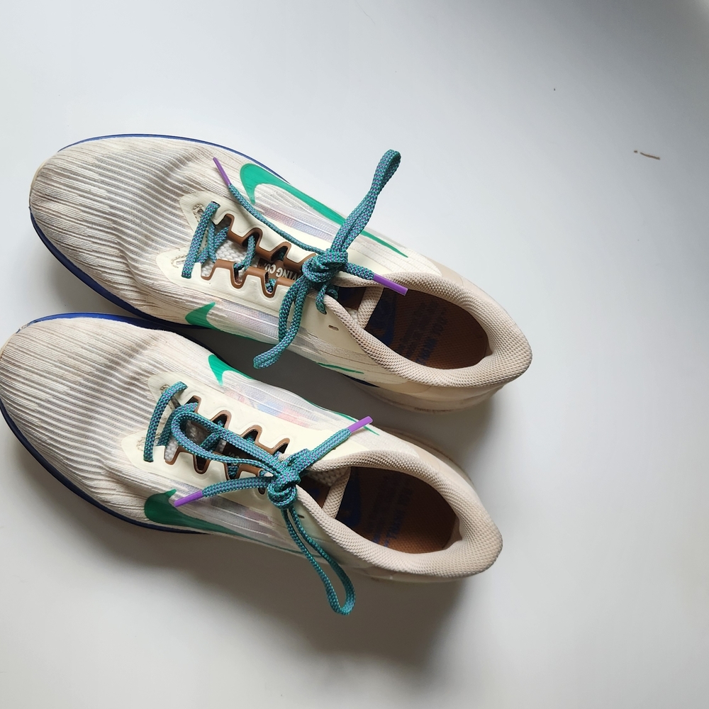 Nike Air Zoom Sneakers with Green and Blue Accents - Picture 2 of 9
